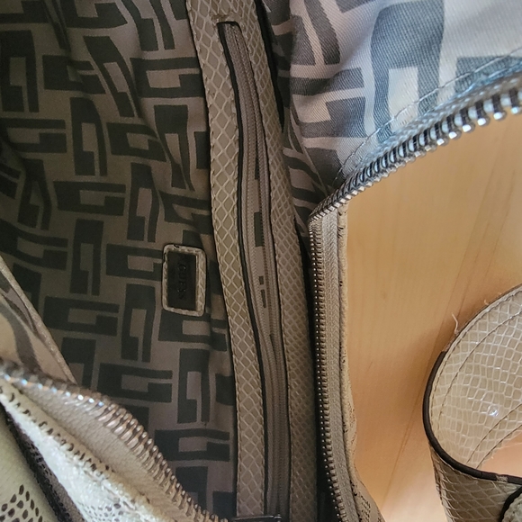 Guess Purse - Picture 9 of 10